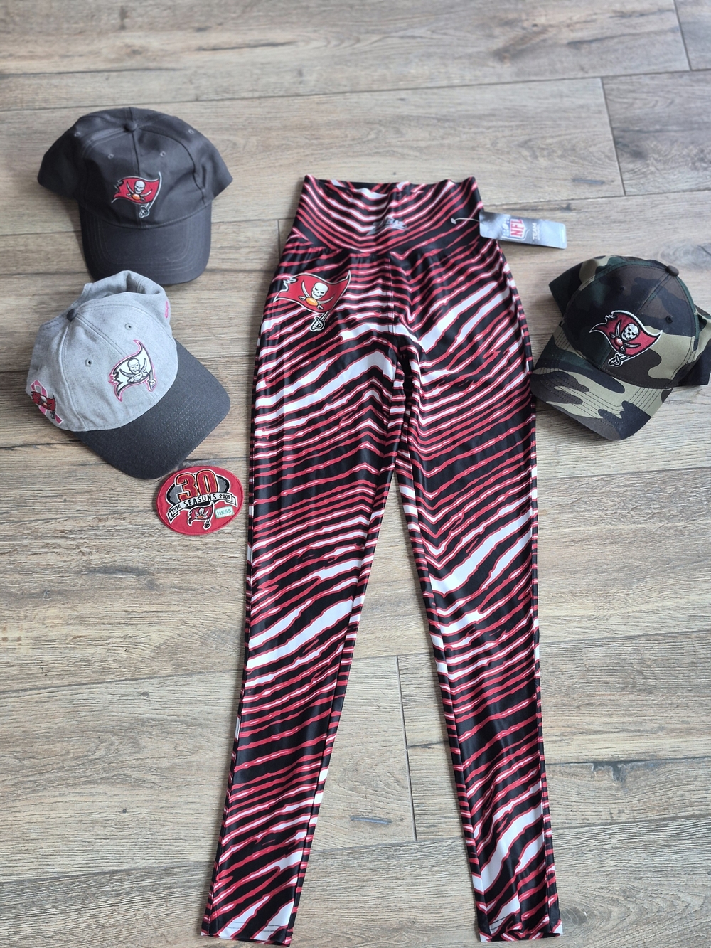 NFL Tampa Bay Buccaneers Leggings, 3 Hats And Patch